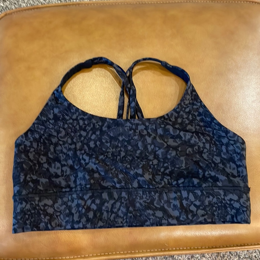 EUC lululemon sports bra, size 14